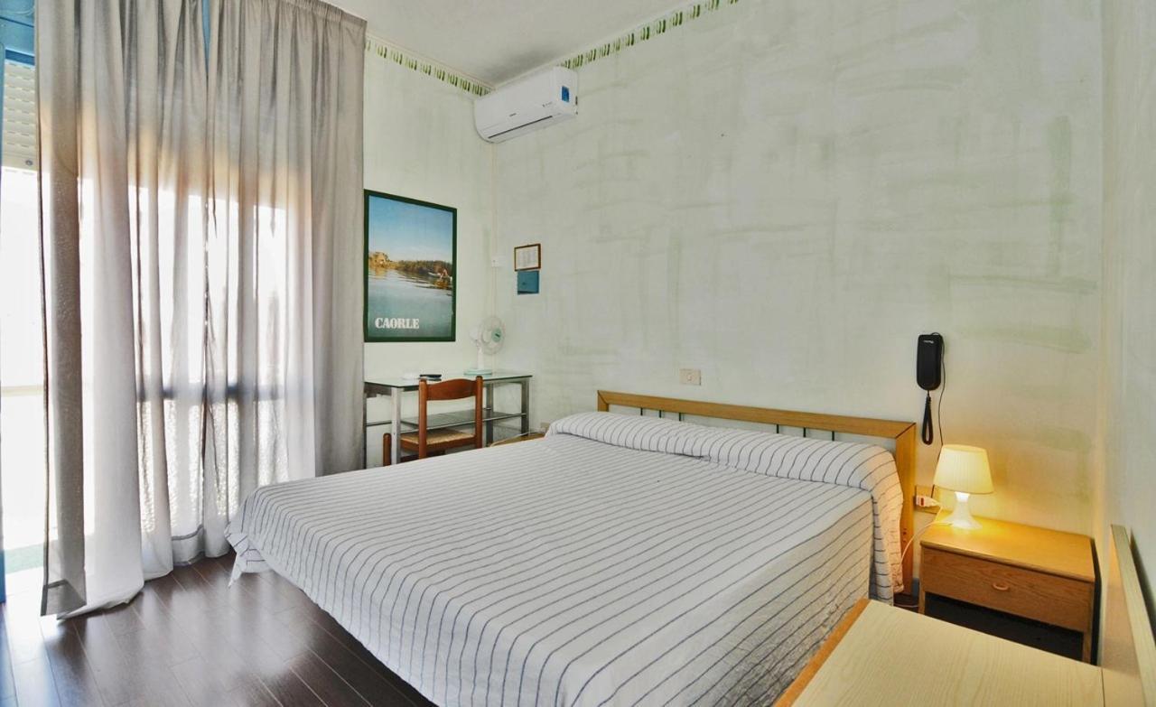 Hotel Antonella Каорле Экстерьер фото