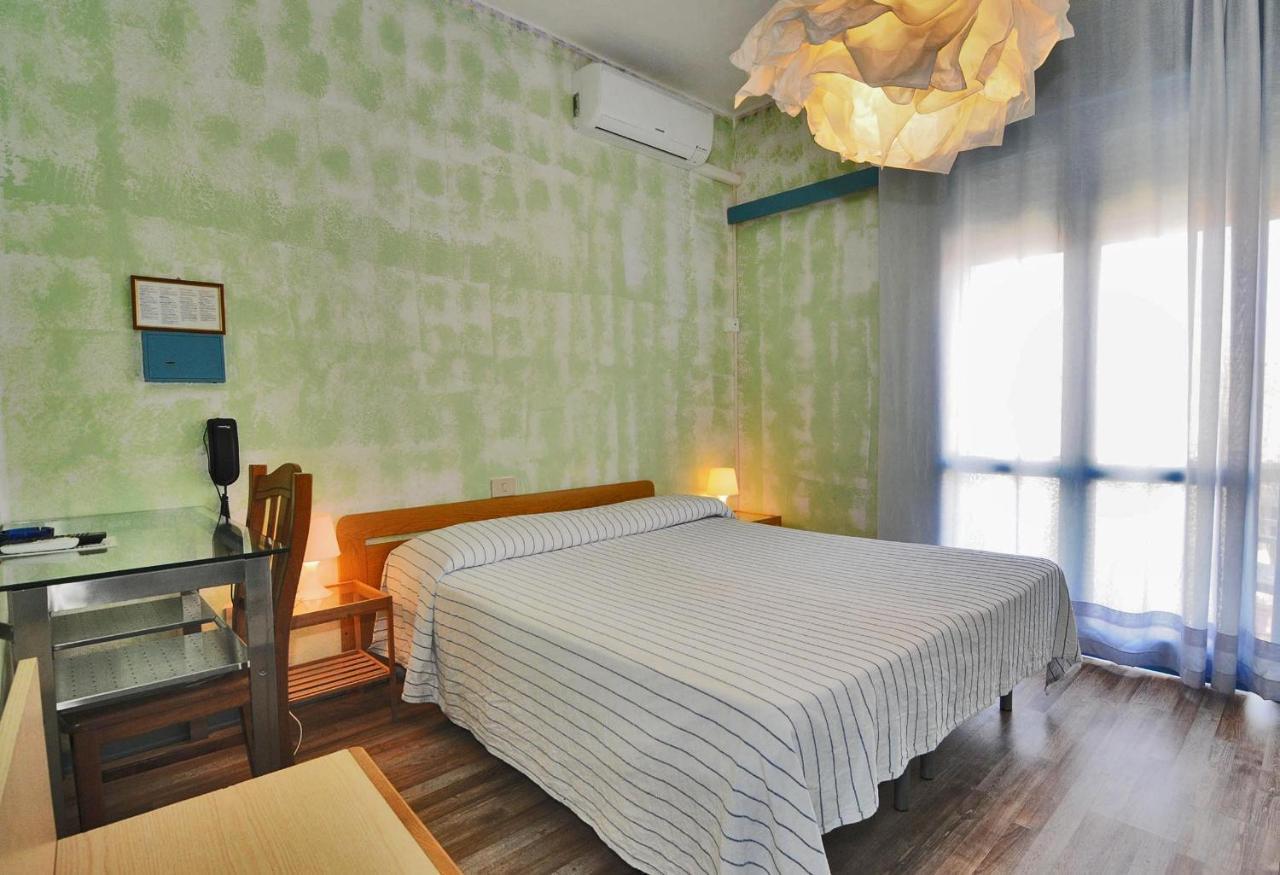 Hotel Antonella Каорле Экстерьер фото