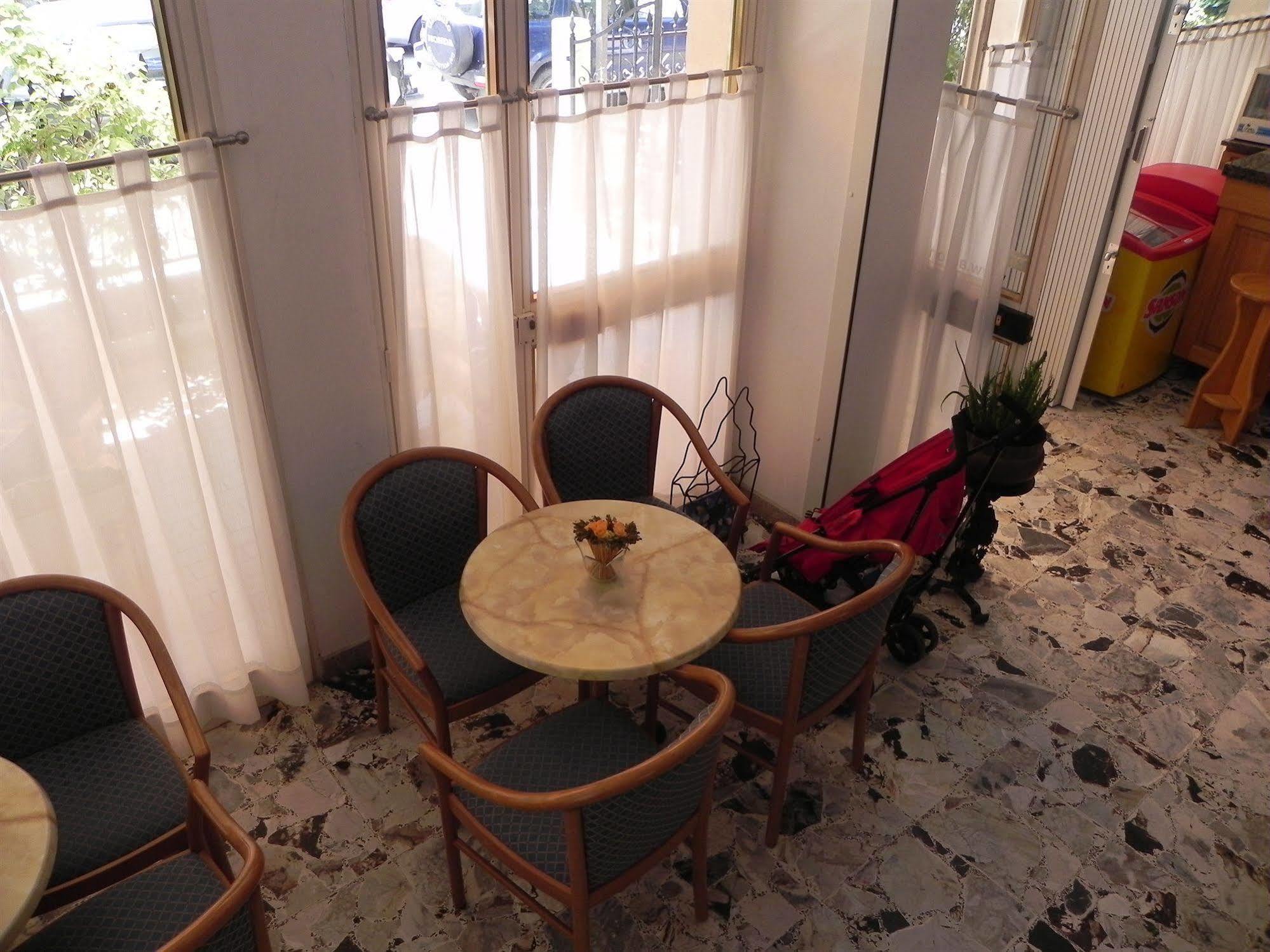 Hotel Antonella Каорле Экстерьер фото