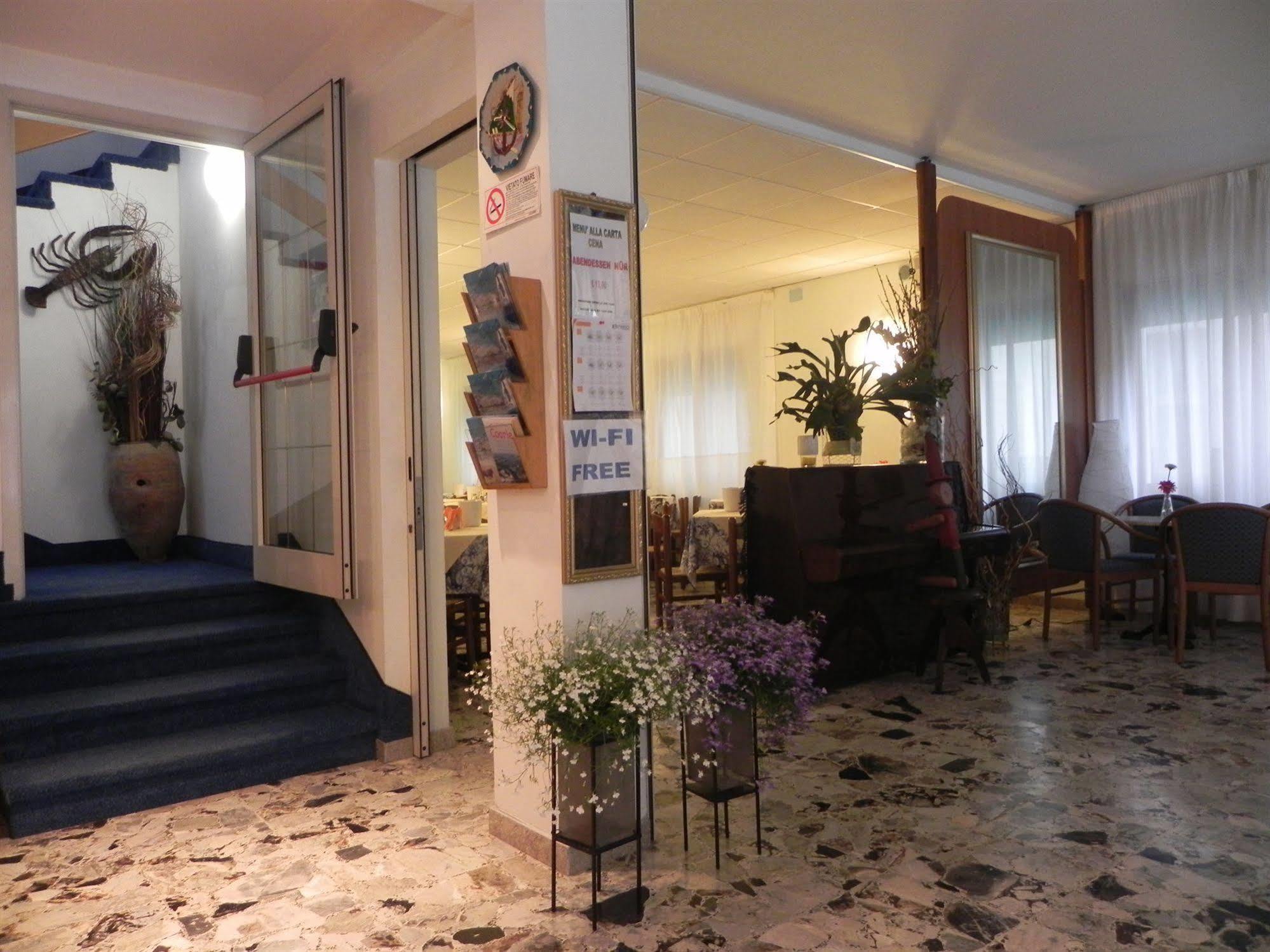 Hotel Antonella Каорле Экстерьер фото