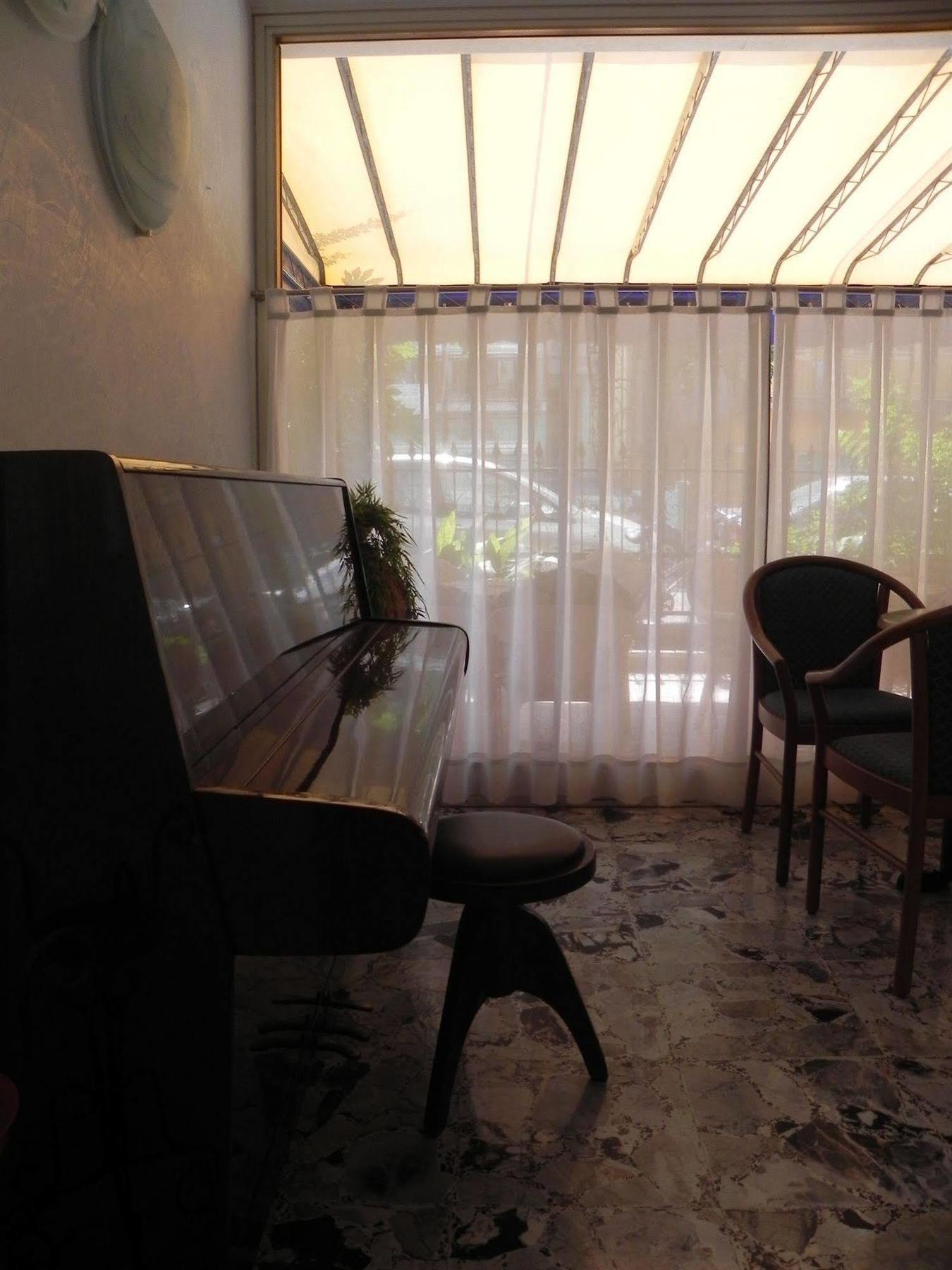Hotel Antonella Каорле Экстерьер фото